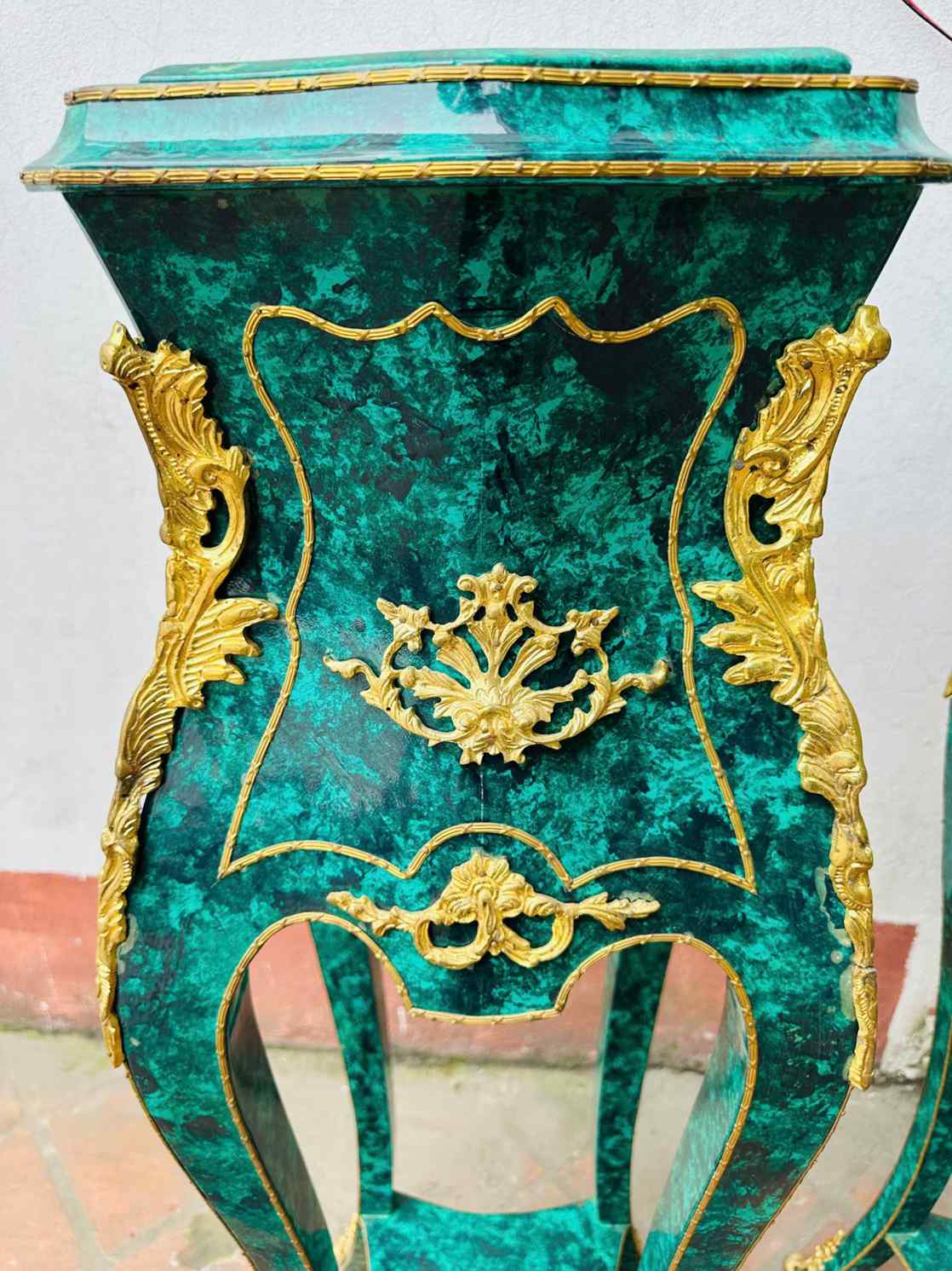 Tủ Ngăn Cửa Cổ Điển Kiểu Bán Nguyệt Phong Cách Empire – Sang Trọng Hoàng Gia Châu Âu
